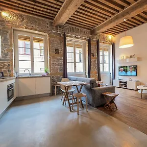 La Nuit Saint Georges Apartamento